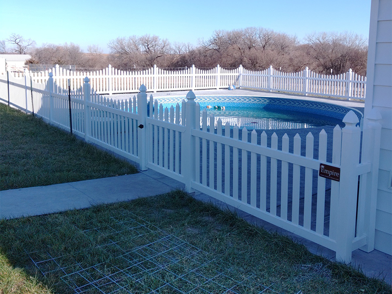 Vinyl fence pool in Waverly, Nebraska